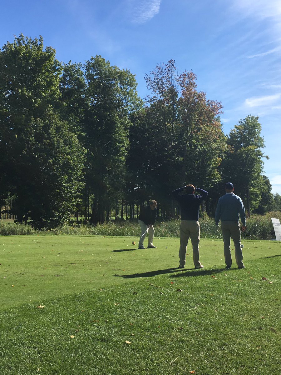 CameronC11's tweet photo. And we are under way at the #alouettes golf tournament for the #fondationalouettes #alsmtl https://t.co/Vb5iZoUAe1