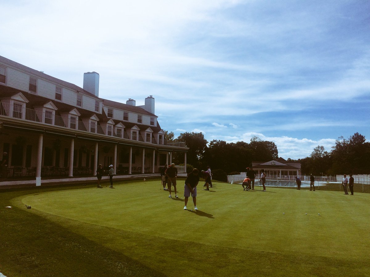MissBD_nyc's tweet photo. Putting contest kickoff at @IFMANYC Annual Golf outing #IFMAgolf16 @KnollwoodGolf https://t.co/1No9bg3HU7