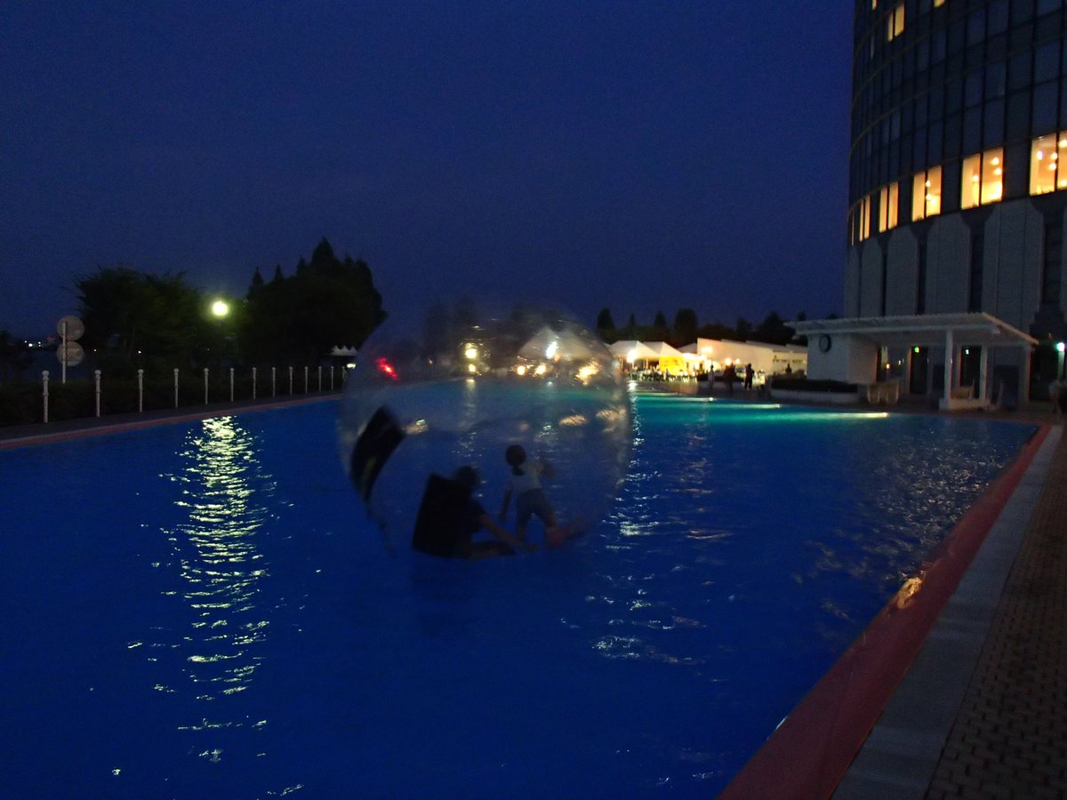 夜のウォーターボール 体験 夕 夜景トリップ 真夏のウォーターボール体験は 暑い昼より涼しい夕 夜がイイ びわプリの夏休み特別ファミリープランで体験したメモリアルです 東京からのお客さまが 夕 夜景トリップ T Co Aubrgt7m1w