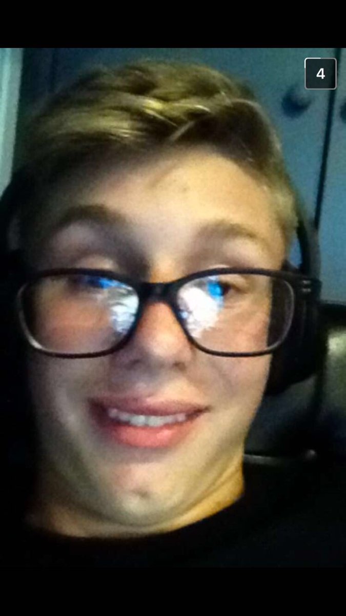 billy_smith19's tweet image. @Specsavers #SpecCheck Back wiv another pic of me and my #UnforgettableSpectacles How do I look boys?? U want a peice of this bum chin??😈🍑