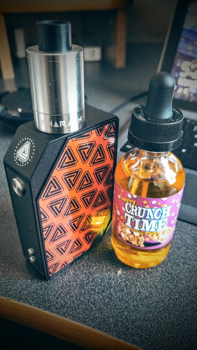 dp92180's tweet photo. #vapemail #handcheck #thanks @everzontech @RealRiPTrippers @DigiFlavor #notblowingsmoke #vape #vapelife #PharaohRDA https://t.co/6cZ3xYfn1G