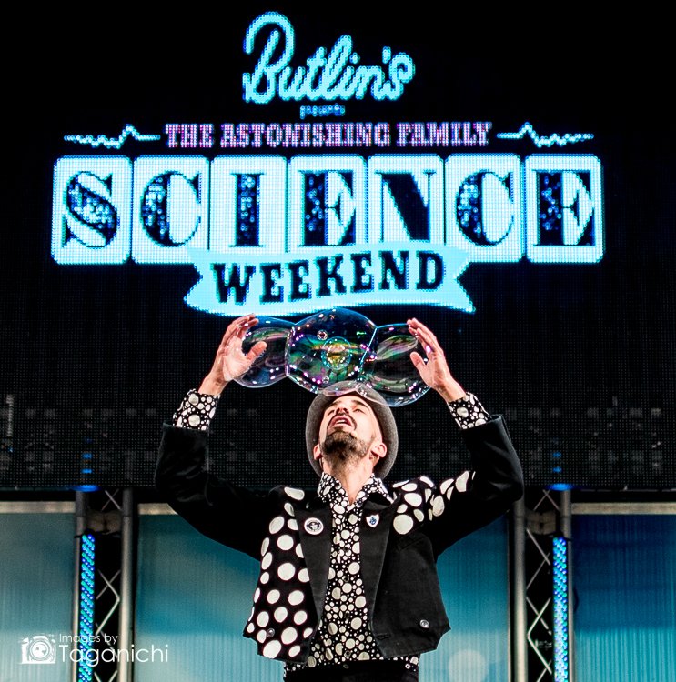 TaganichiImages's tweet photo. some more photos taken at the amazing Science Weekend @Butlinsm @SamsamBubbleman @bubbleincUK #bubbleprizes #welovebubbles @dannythedust https://t.co/jdkrTj5LlT
