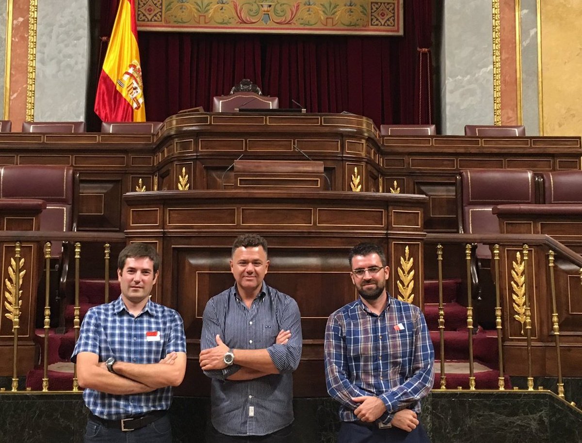 AgForestales's tweet photo. Gente extraña esta de AEAFMA, que va al Congreso a ofrecer mejorar el servicio de los #AAMM a los ciudadanos en lugar de pedir más sueldo.👏👍 https://t.co/YgtyRgeHr1