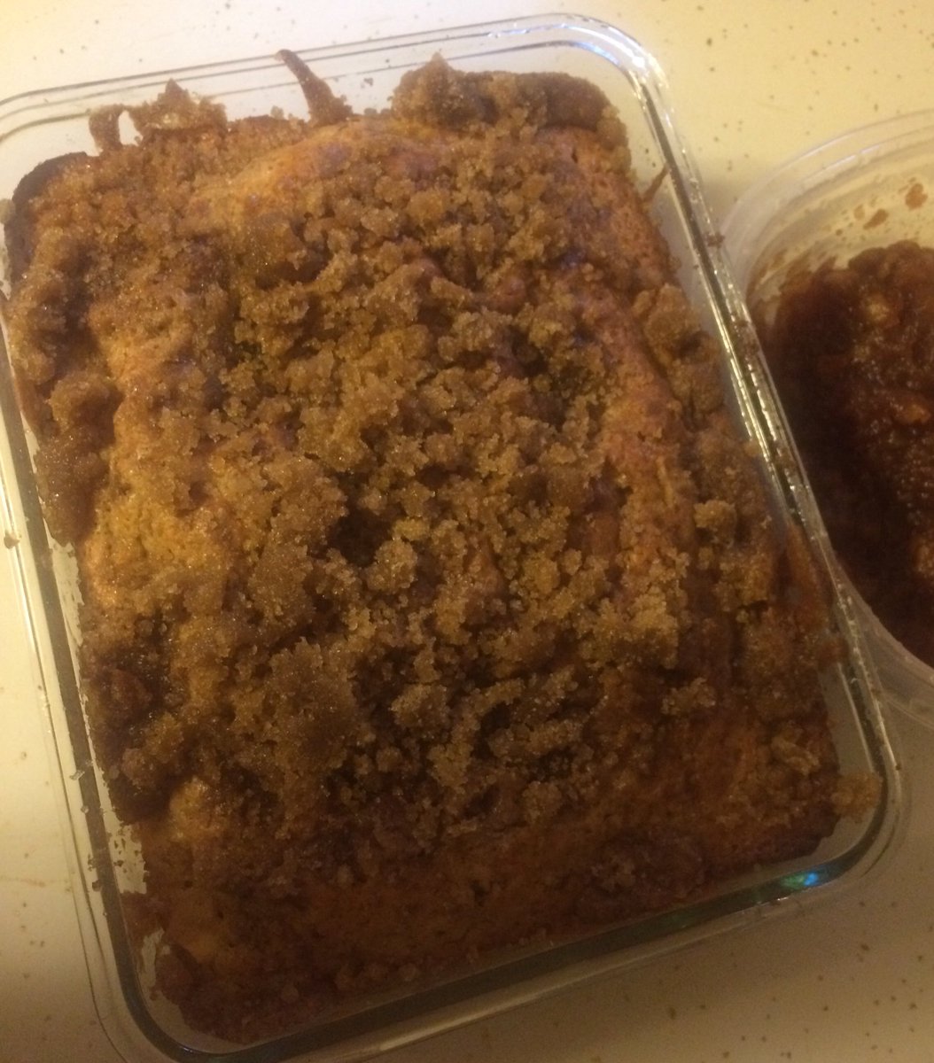 JordanLvsNYgrls's tweet image. When you go apple picking you start making things with apples.. #applebread #applesauce