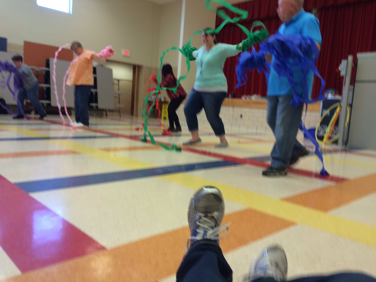 capfun's tweet photo. Mr. Pangburn, Mrs. Clouse, Ms. Perryman, Mrs. Chase, and Mrs. Younkin start the one-minute-to-win-it team builder activities! https://t.co/j5ADCqkxkw