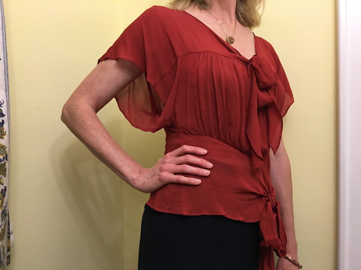 annienymotee's tweet photo. Love this early fall #blouse! Don't love the #GapingArmHole. #ProtectYourModesty and #clothes with #ToplessTee #WomensUndershirts. https://t.co/wNi1h5WcHl