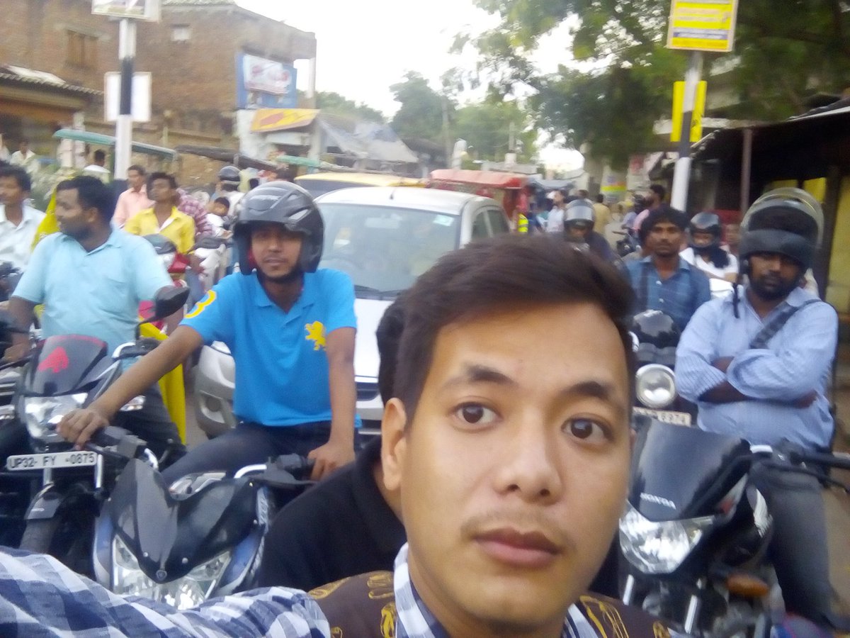 dikshaygurung's tweet photo. @yadavakhilesh @narendramodi problems of #AmityLKO students. Flyover under construction before 1st yr of college now I'm in my final year https://t.co/9SQxuur7Ed
