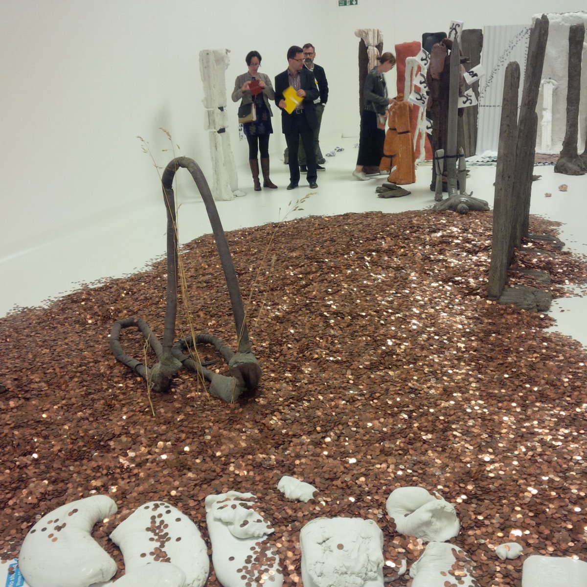 JavierPes1's tweet photo. Turner Prize nominee Michael Dean has counted pennies: pile is one pence below poverty line for family (£20,436) https://t.co/230db6Yt6Y