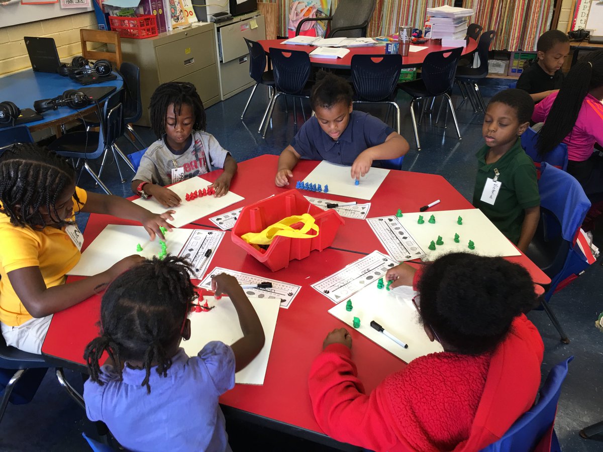Livingston_sp's tweet photo. STAR learning taking place S.P. Livingston! Ms. Jones class using math manipulatives to aid in learning. @principallearns @DuvalSchools https://t.co/jrjiq5EW7k