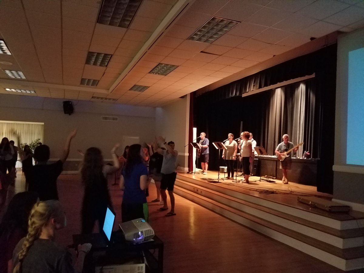 HCYouth4Life's tweet photo. Praise and worship for the first time at Thrive! Thank you for welcoming Jesus' presence last night. When we pray through song we pray twice https://t.co/r5JRGiQgFz