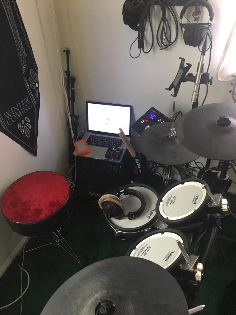 c_cano_composer's tweet image. Another Monday morning at the office :)