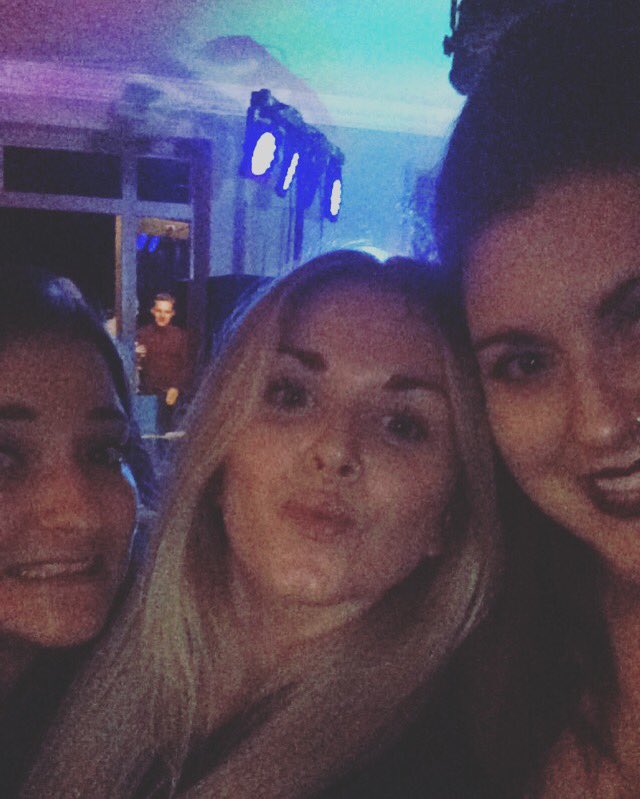 MrsOVOXO's tweet photo. All about me 😂 I can't take group photos! #bestfriends #love #happiness https://t.co/oomQHR2fdg