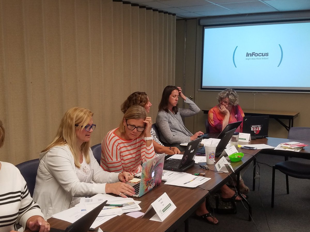 itsajoy15's tweet photo. @goMercerEagles @FHSchools 6thGrd ELA PLC data divers! #excel #5stepprocess https://t.co/wYtq0JX3MR