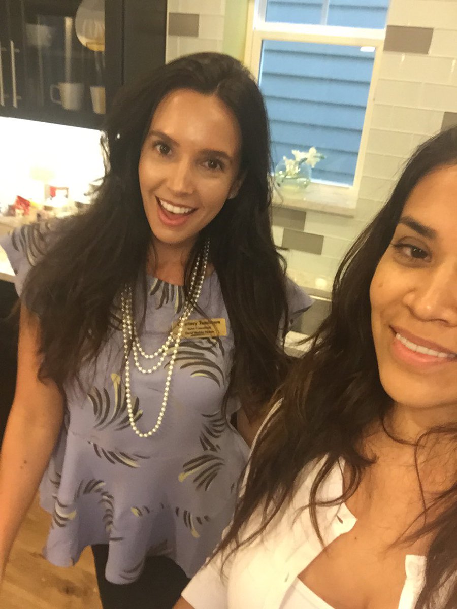 1realtorliz's tweet photo. #davidweekly & #lennarhomes two great #builders that offer so much from #closingcost to amazing #incentives #laureatepark #lakenona https://t.co/UYU3RwNvNF