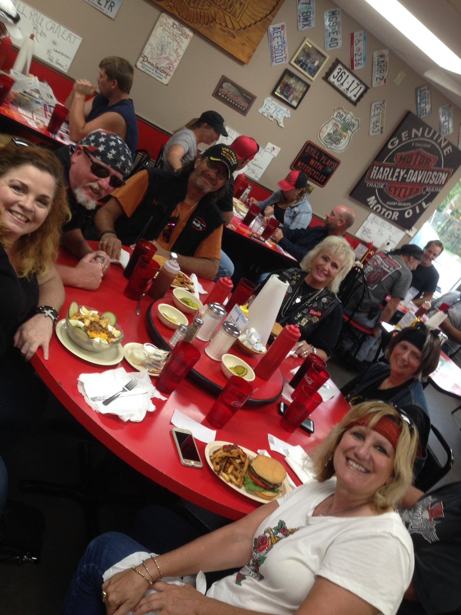 OldeSam's tweet image. Love the spirit in unity of the bikers this weekend.  #BikesBluesAndBBQ