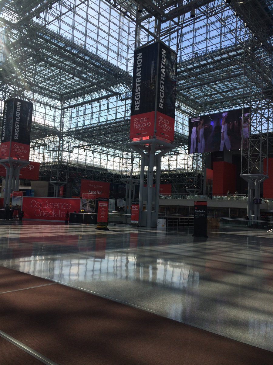 SRFitton's tweet photo. The calm before the storm @strataconf #StrataHadoop https://t.co/BBRBmIFV7K