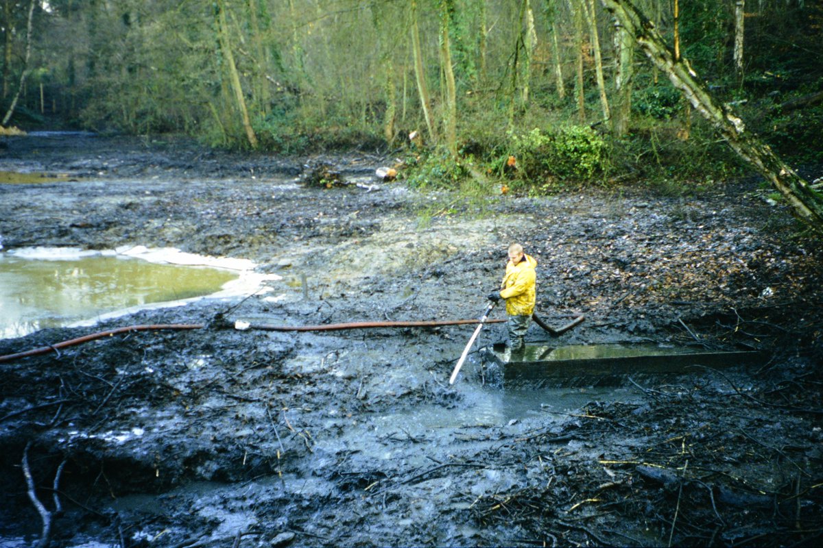 AliDriverUK's tweet photo. My #highlightsof34yrs in conservation @EnvAgency - 14 - trickiest lake restoration: @BBOWT #CSLewis NR - pumped silt overland to lagoon 1992 https://t.co/TZcr2LBJNc