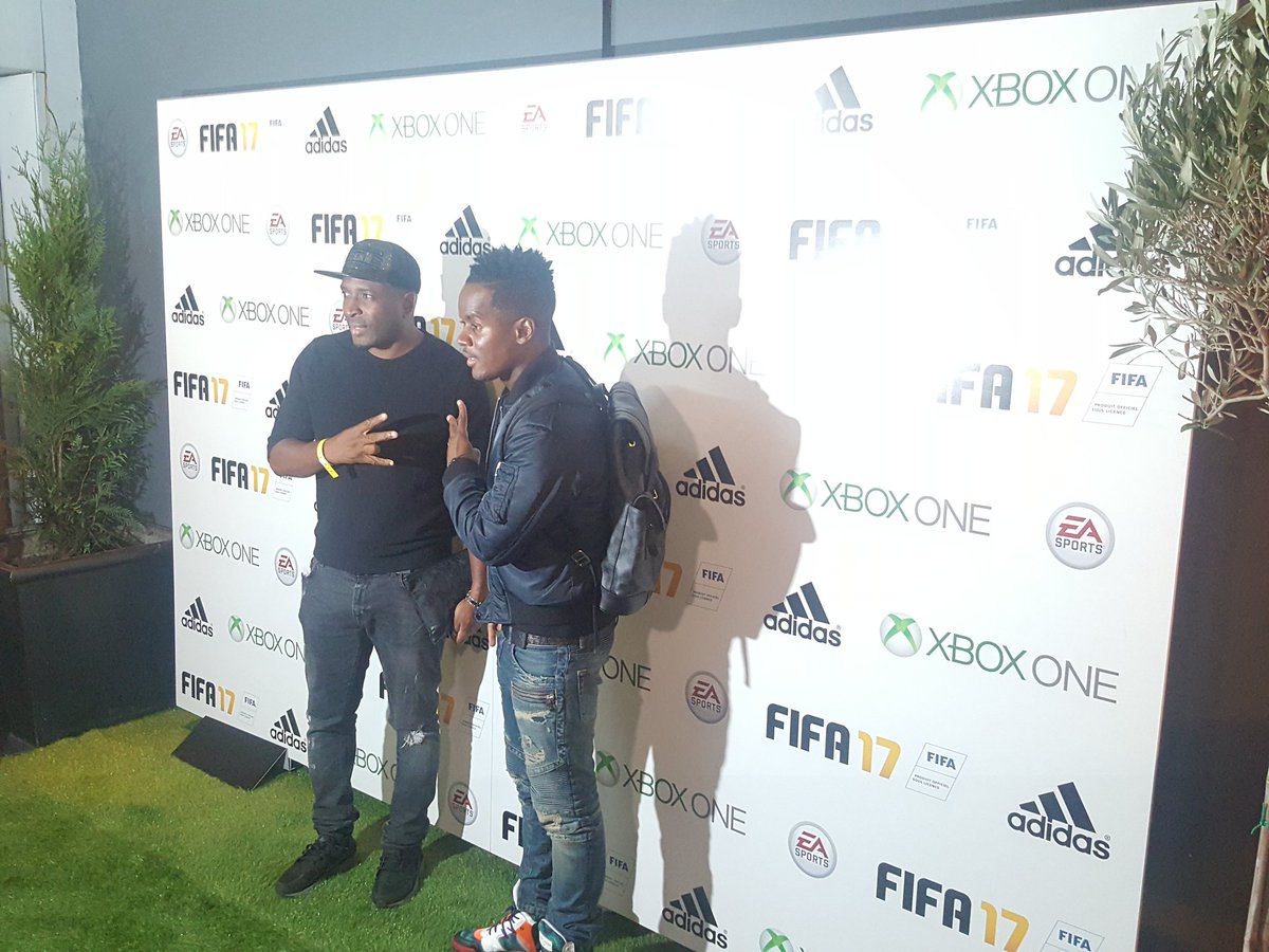 AlexandreMaras's tweet photo. Vus aussi à la soirée #FIFA17 au Cercle Cadet : Cyrille Eldin @DamidotValerie @RodParadot @Bmesrimes et bien d'autres... https://t.co/iy7hg1IKif