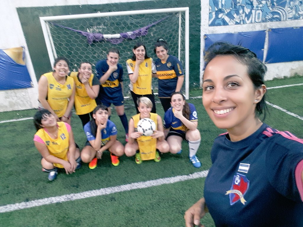 evelinacabrera's tweet photo. Hoy entrenamos en @gebaoficial festejando mi cumple con la escuelita #EVCA @BOCASocialcabj @BocaJrsOficial https://t.co/CoZ5pQZvVk
