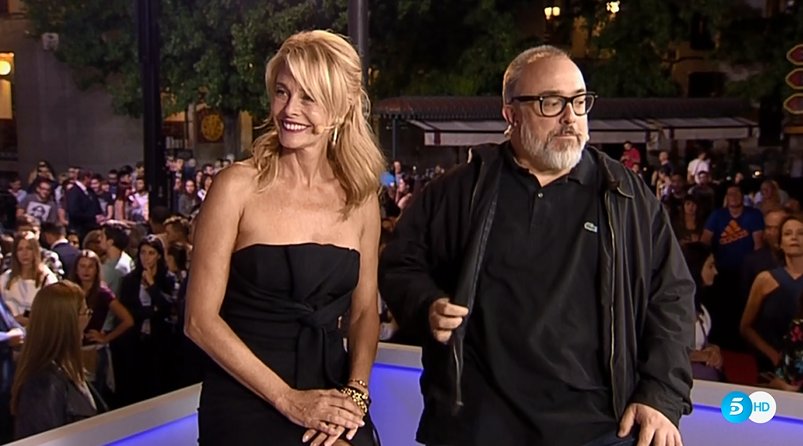 #UnMonstruoVieneAVerme Belén Rueda y Álex de la Iglesia también están en el Teatro Real de Madrid. > mitele.es/directo/cine/