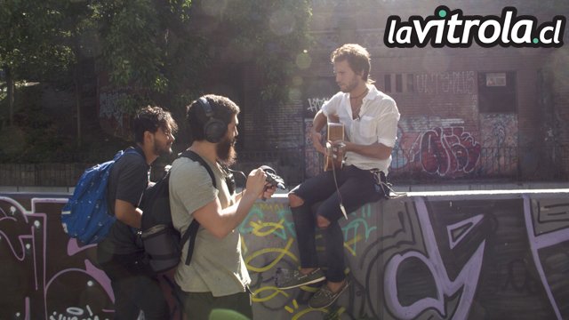 CANAL_13C's tweet photo. Hoy a las 21hrs entra a nuestro sitio y encuentra el primer capítulo de nuestra primer WebSerie @lavitrolacl con @gonzaloyanez y @Sahara_Inn https://t.co/xxtUW8npAe