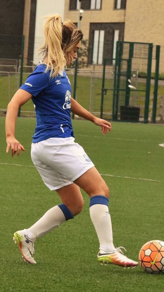 FootballsWomen's tweet photo. RETWEET if you love Laura Merrin 👌⚽️

@LauraMerrin https://t.co/3FZcFV0FOX