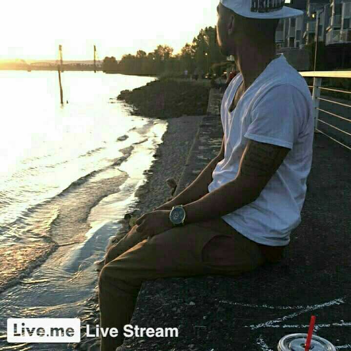 dcflows24's tweet photo. ✨😄#Makemesmile.Come chat with me #liveme #livemoment Dominique ceaser:singing   https://t.co/KKEVtlblEv https://t.co/NOmPQGeIWW