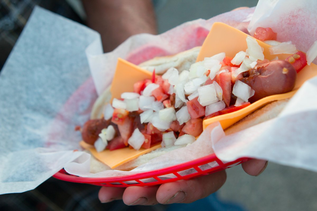 tailothepupLA's tweet photo. Check out one of our classic hot dogs, the Red Eye! https://t.co/jri18rVFW9
