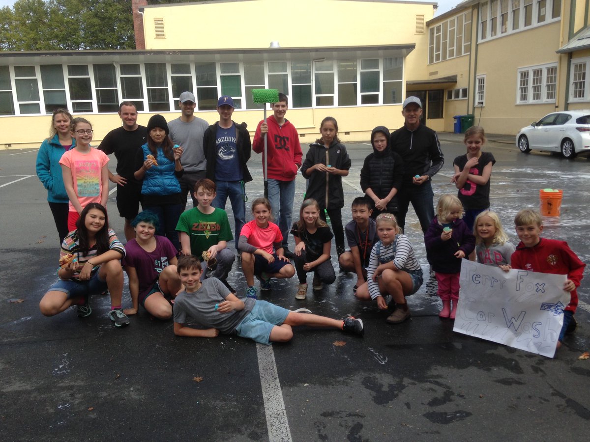 Successful Terry Fox car wash fundraiser #CedarHIllMiddle Thanks to all our student parent and staff volunteers #sd61learn  #TerryFoxRun