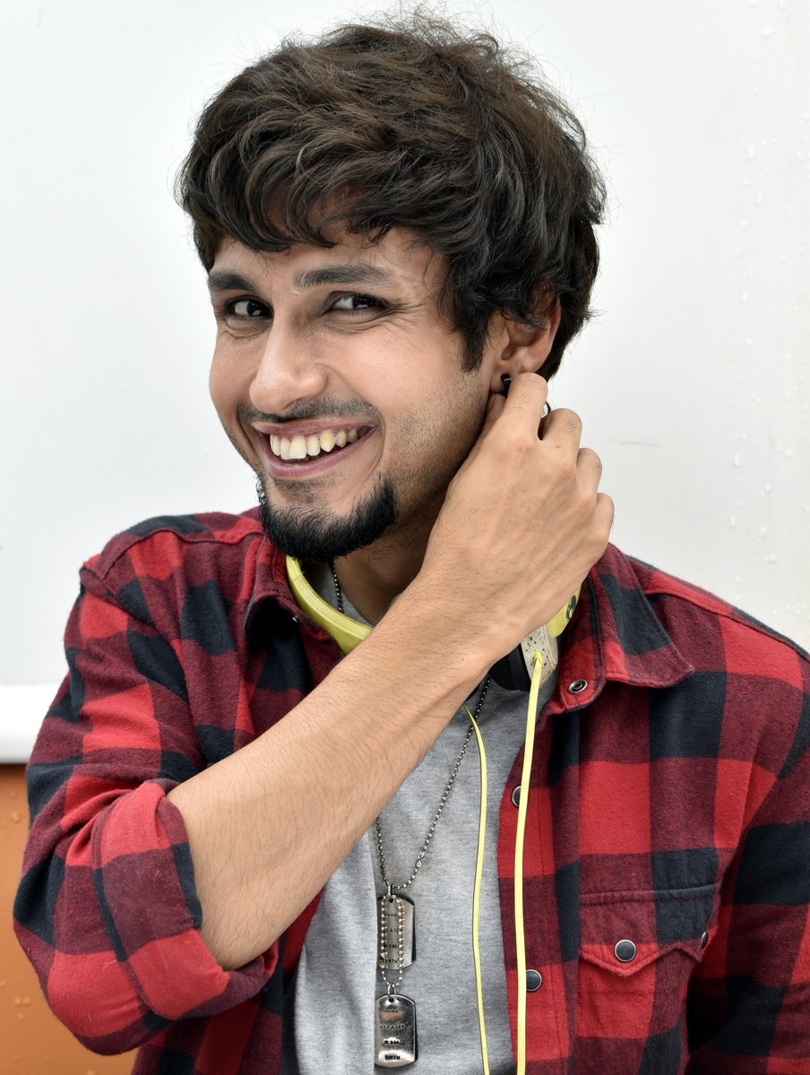 FilmyCurry's tweet photo. @amolparashar sheds his boy next door image for #Disco82 @Disco82Film @KaranDarra https://t.co/C4y6JpekF0 https://t.co/hOR25uXUo8