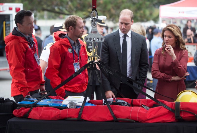 Great pic of Jeff chatting with The Duke of Cambridge and Sophie Gregoire Trudeau about <a href="/NSRescue/">North Shore Rescue</a>'s equipment!