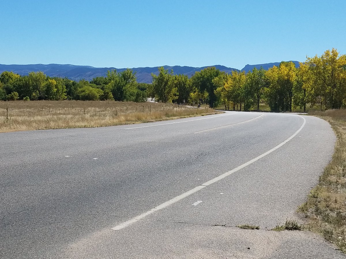 kdttaz's tweet photo. Let there be color! #AfternoonRide #ItsABikeThing https://t.co/JYRy3XmGtI