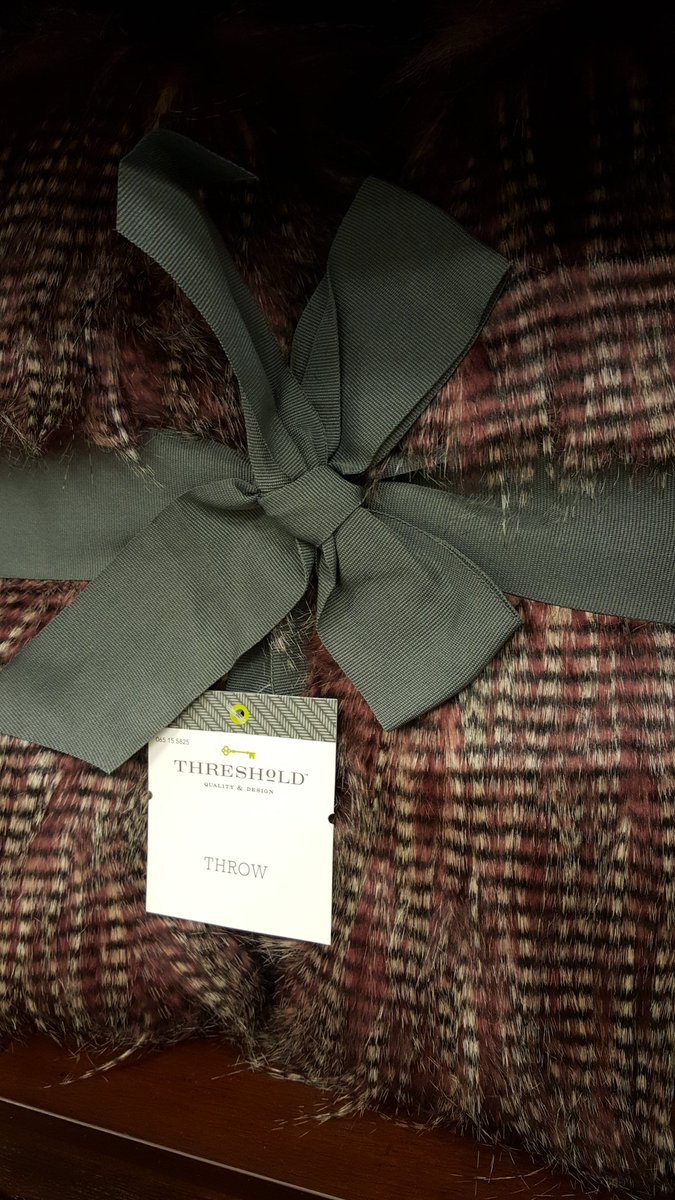 VML_SaraPrice's tweet image. Falling in love with the new Fall decor. 15% off now!! #fall #TargetStyle #vmtl @AliciaRoseH @JenieBrisson