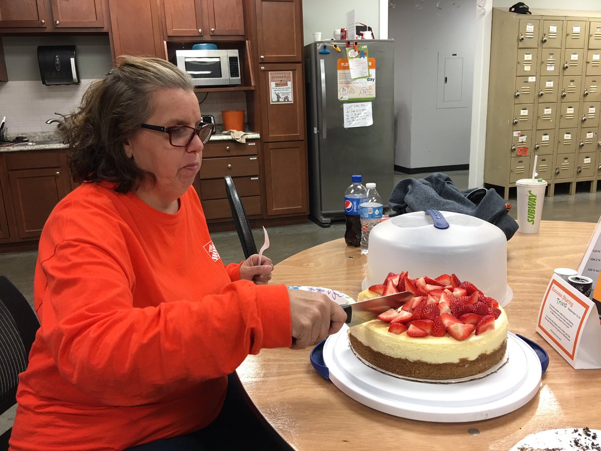 LytleRebecca's tweet photo. Cashier recovery goal #CHEESECAKE #2024 #lovemyfrontend @MattCramer179 @d_finan @kelly_mayhall @brian1380 @2009THD https://t.co/ScxlA4RBfP