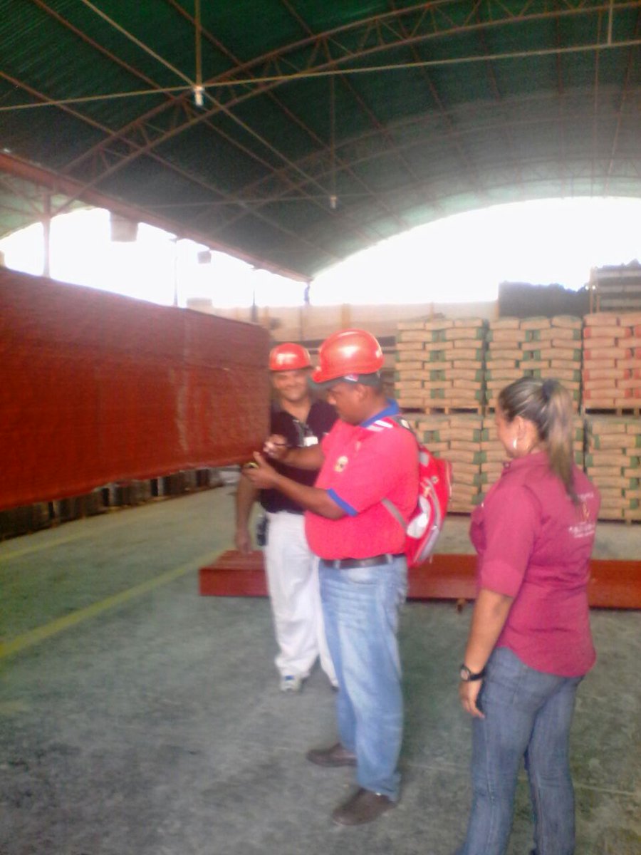 MINPIOFICIAL's tweet photo. #Ahora #Apure | Desde @construpatriaSA se inicia traslado de materiales de construcción para viviendas dignas en Com. Indígena "Riecito" https://t.co/QGzdGuoY2H