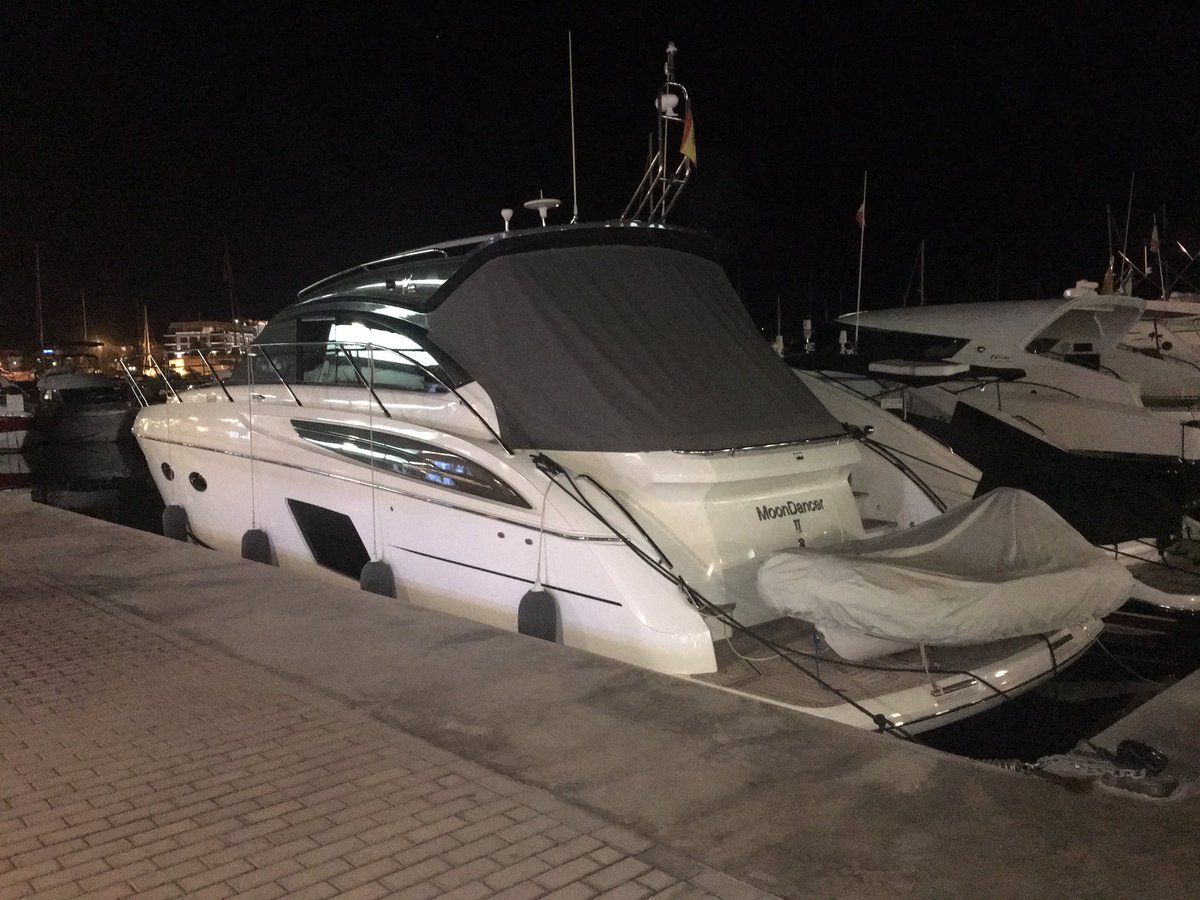 jackmart123's tweet photo. Just pulled into the harbour to go here for a meal with Deb's https://t.co/XjcmFfrlhM