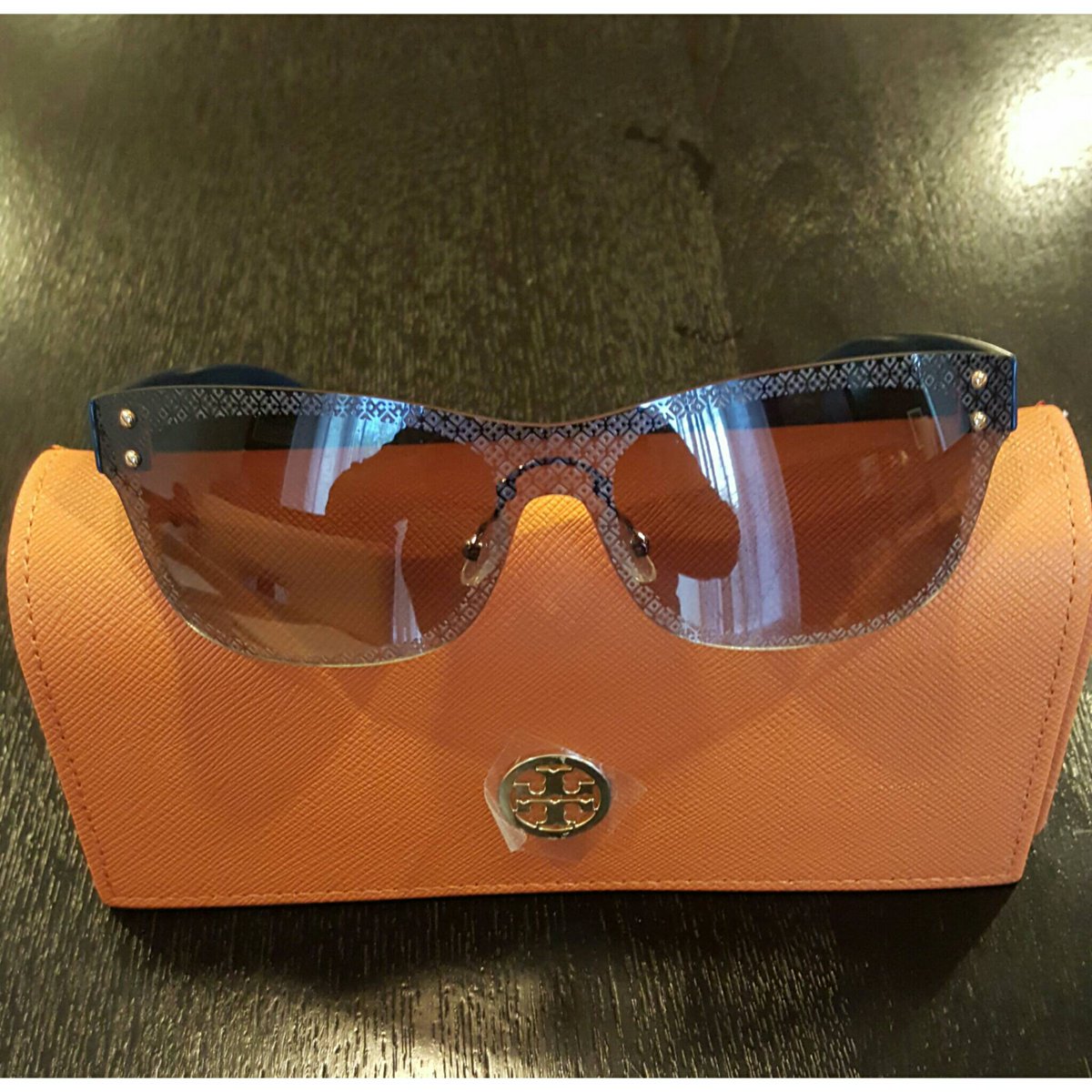 Shop our new arrivals. Chic Tory Burch Front Logo Sunglasses on sale @fabulouslychicresale
ow.ly/QaRs304ANIg