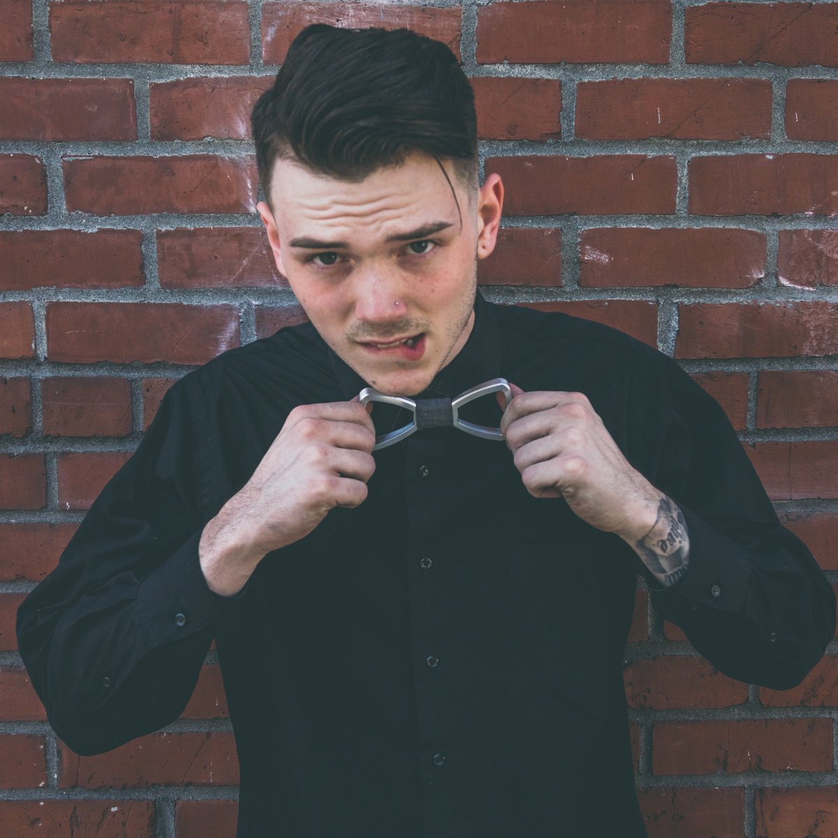 metalbowties's tweet photo. No one asks a follow up question when you're wearing a #metal #bowtie.
https://t.co/PN1O5w0sUH
#urbanfashion #chic https://t.co/kFzCIZPAOL
