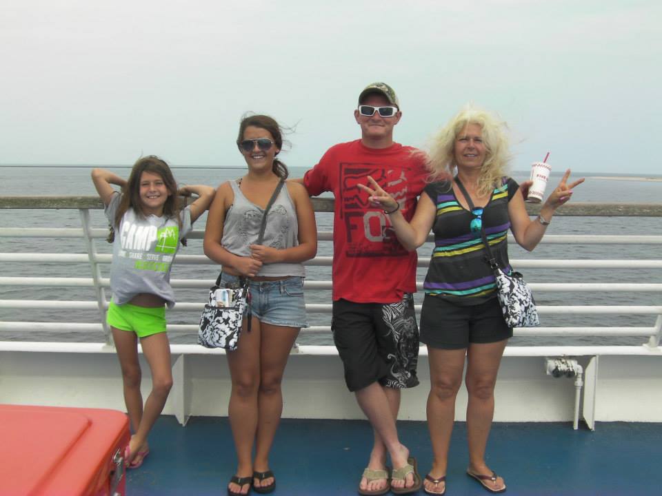 AmyKilgore1's tweet image. #ByeBuildUp #ad @Neutrogena  See why my hairs needs help?