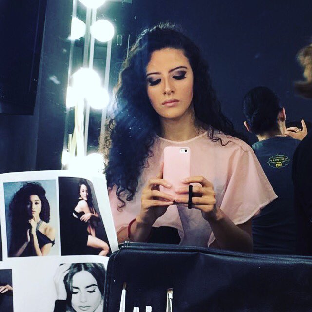 vicestrellaa's tweet photo. Hoy en sesión de fotos!! PRÓXIMAMENTE EL SHOOTING COMPLETO ✨📸 #TheModelLife #fashion #makeup #photosoot https://t.co/H3eTMAnsCM