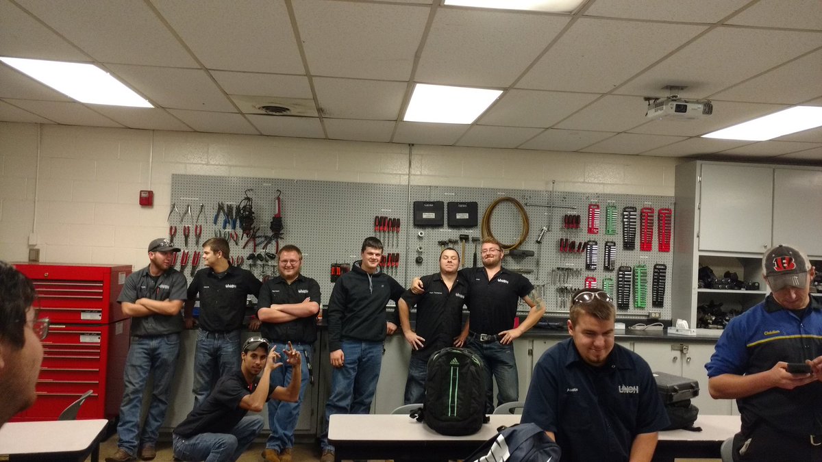 Speederson12's tweet photo. #TrapClass https://t.co/QaMop1o2Bw