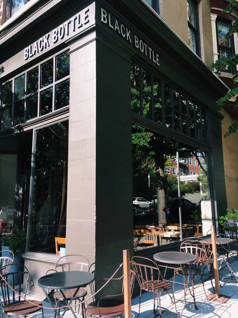 Planning a trip to #Seattle? Be sure to read our foodie's guide to Belltown: bit.ly/2deJ3gh #ModernVintageLife