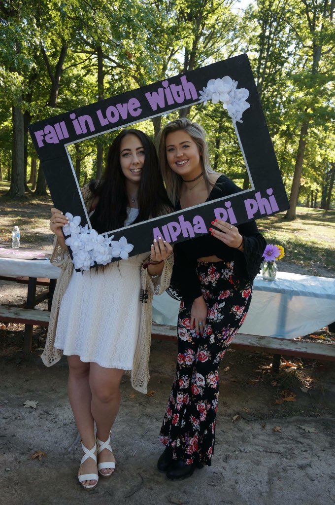 definitelysarap's tweet photo. Bid Day making me nostalgic about when I first joined this organization four years ago. I found my people #somanyfeels @AlphaPiPhiBrock https://t.co/Yq0FQiYXYE