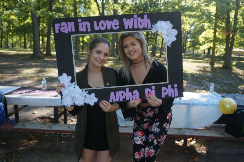 definitelysarap's tweet photo. Bid Day making me nostalgic about when I first joined this organization four years ago. I found my people #somanyfeels @AlphaPiPhiBrock https://t.co/Yq0FQiYXYE