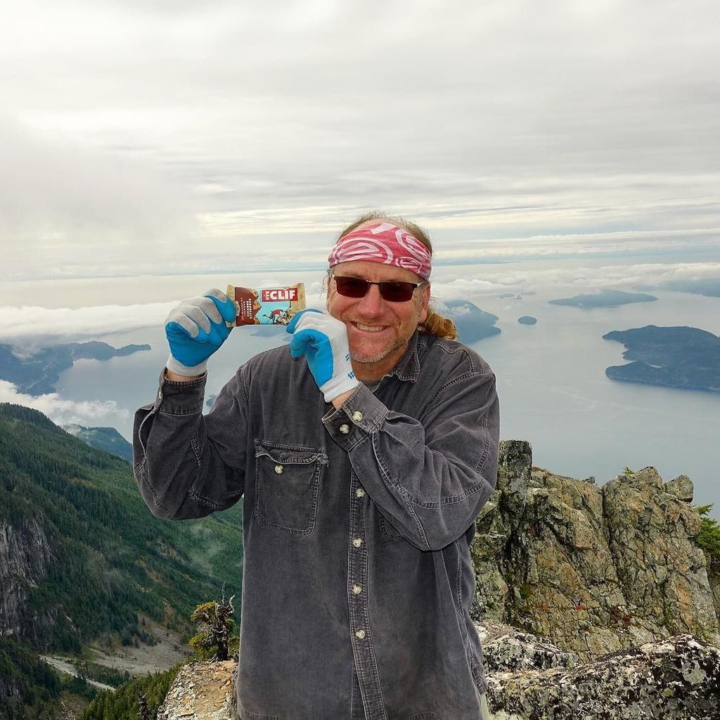 ShareShed's tweet photo. This is Cliff, with a CLIF, on a cliff. https://t.co/h1vYbzqTKH https://t.co/Y63jFYAAPa