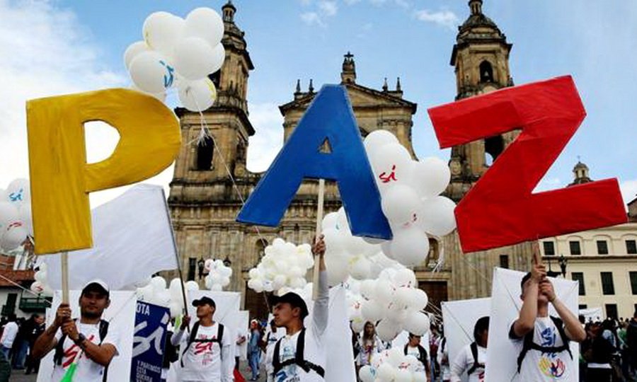 🙌 Histórico 👉 #Colombia firmó la #Paz luego de #MedioSiglo de #Guerra [bit.ly/2dfaL0a]