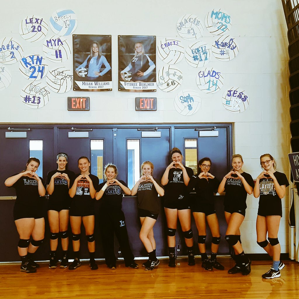 Lake_Volleyball's tweet image. We LOVE our seniors! 💙 #lhsvb