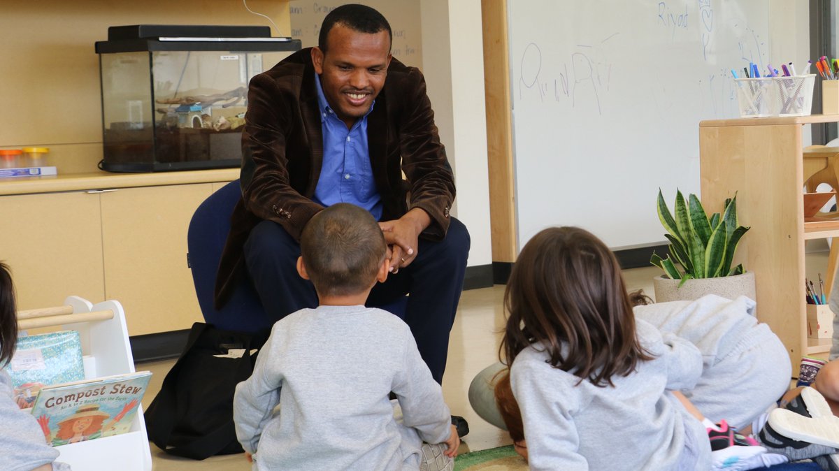 imagine1day's tweet image. Thanks @wpgadotca for welcoming our program coordinator Halefom into your classroom and showing him some top-notch Canadian teaching methods