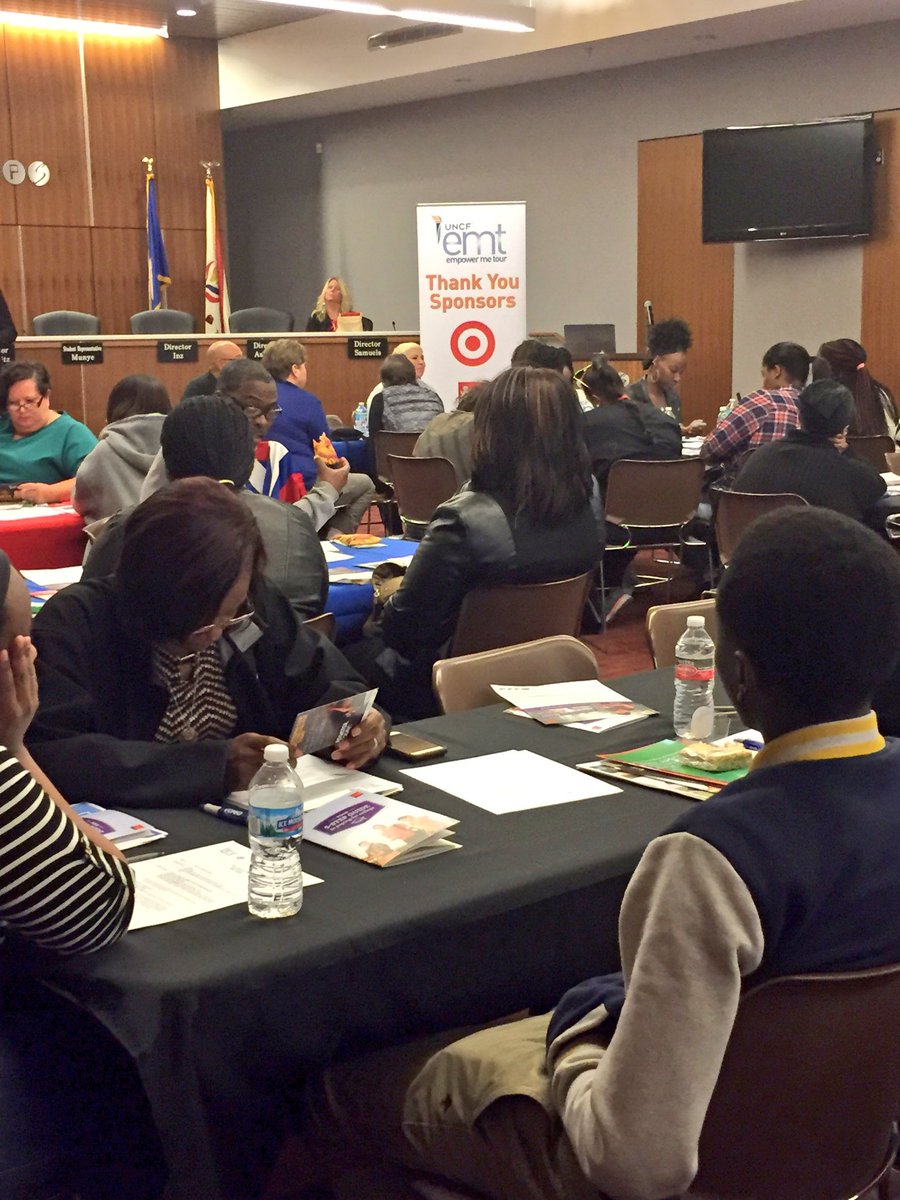 UNCF's #EmpowerMeTour is underway in #Minneapolis! Tonight high school parents join us for workshops on Paying for College. 🎓✨💰