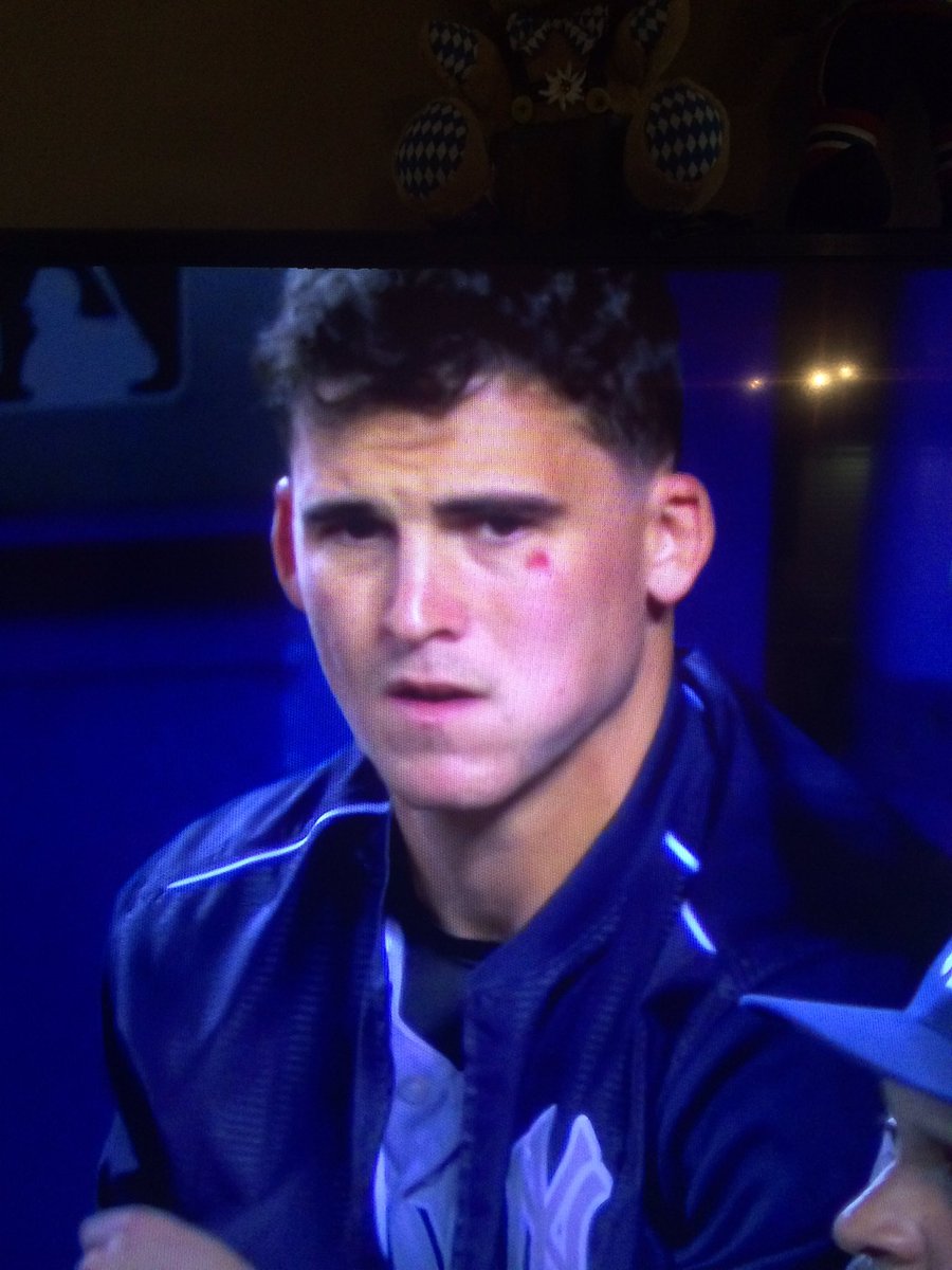 cdunbar7's tweet photo. And you don't mess with Smoak. #Bluejays #FlippersOff https://t.co/EUw5KRyTFC